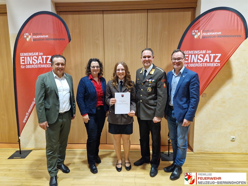 Verdienstkreuz der Marktgemeinde Sierning in Bronze für Hannah Großalber
